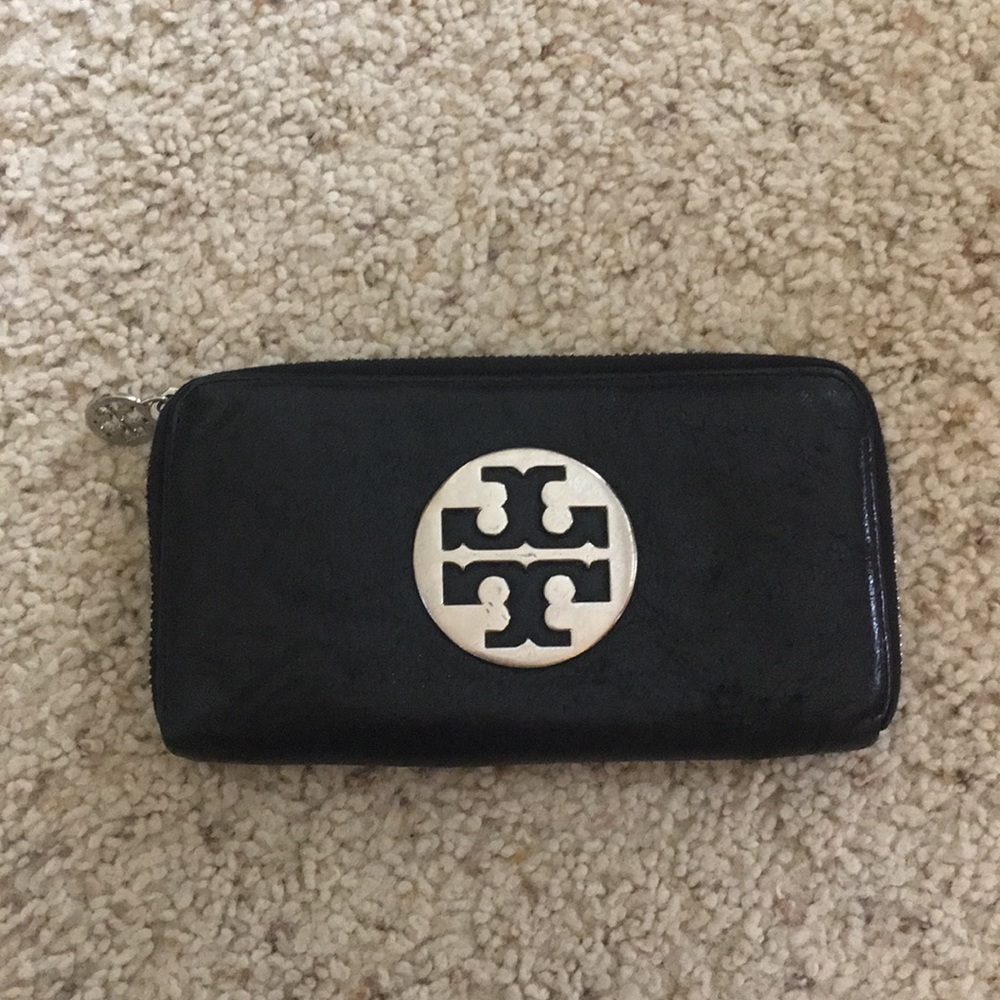 Perfect Tory Burch wallet!